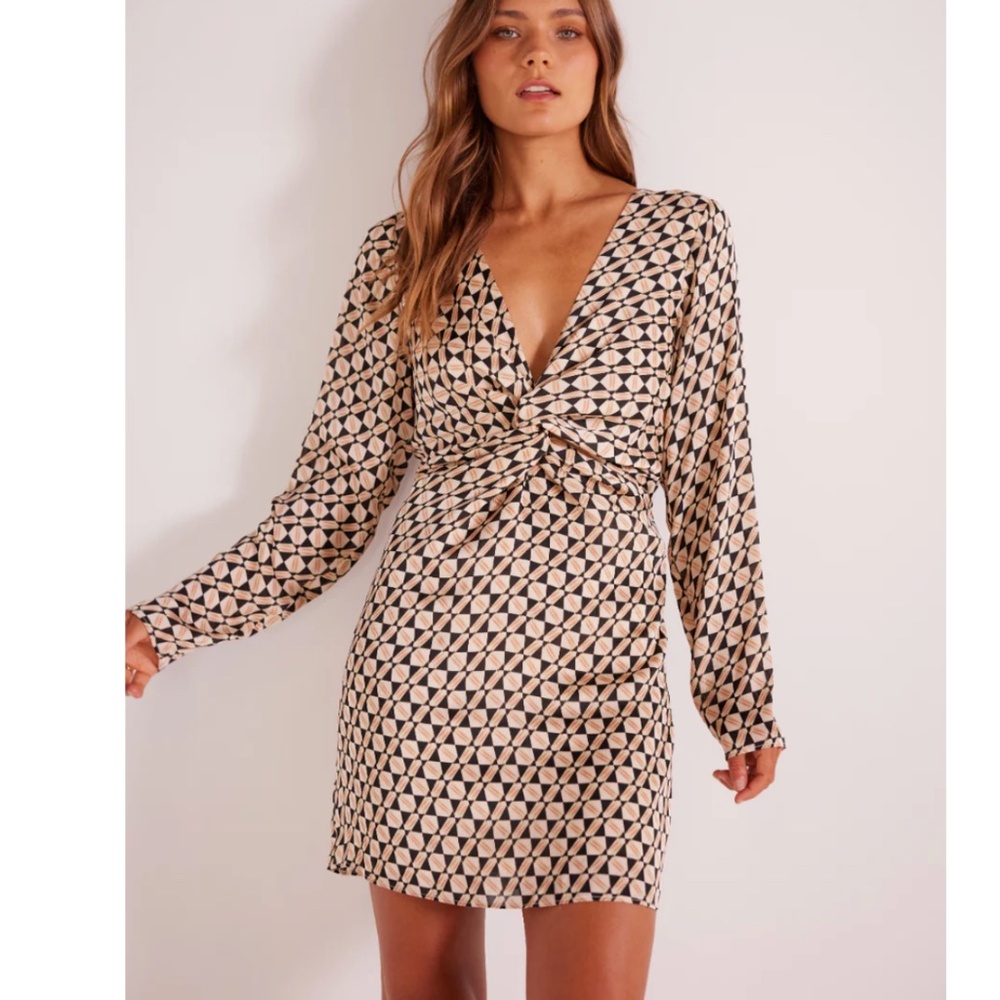 MINKPINK Long Sleeve CECE TWIST MINI DRESS Geo Print NWT M 311